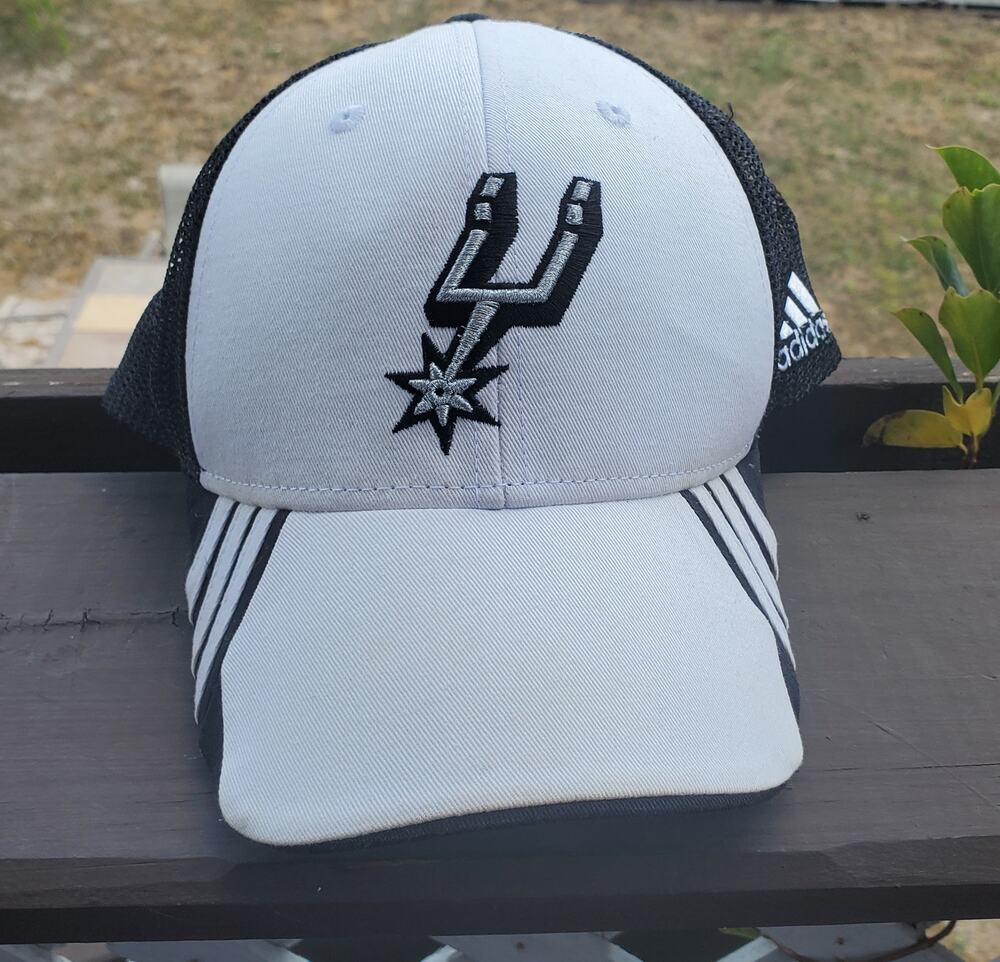NBA Spurs Adidas Mesh Black and White Hat